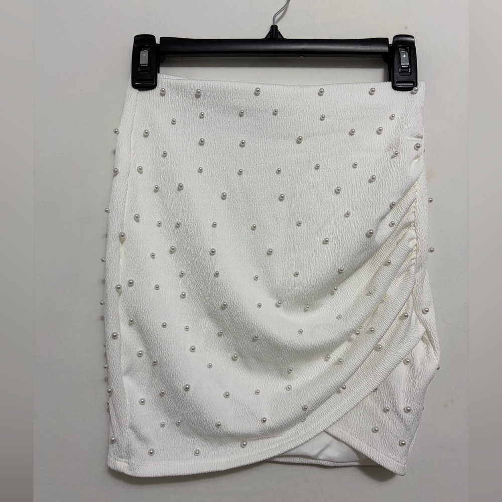 Windsor Ivory Pearl Embellished Mini Skirt women’s Size S (A377)✨